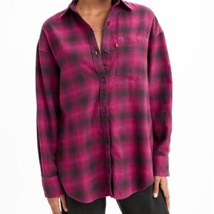 Levi’s Plaid Oversized Button Down Shirt Size M
